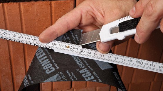 3. Cut the CONTEGA SOLIDO EXO window-sealing tape