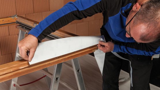 2. Stick to the head of the frame